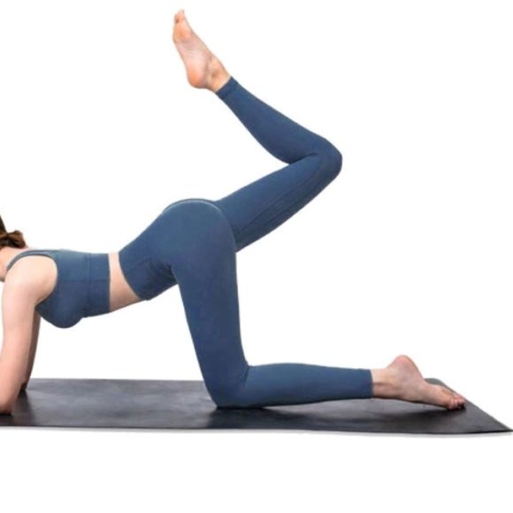 Buttery Soft Yoga Leggings and Bra Set - Picture 3 of 4